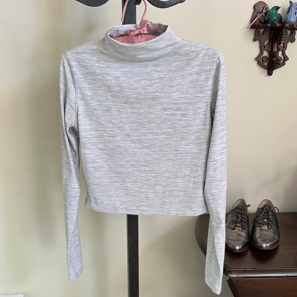 Lululemon, Cropped, Mock T-neck, Long Sleeve Top